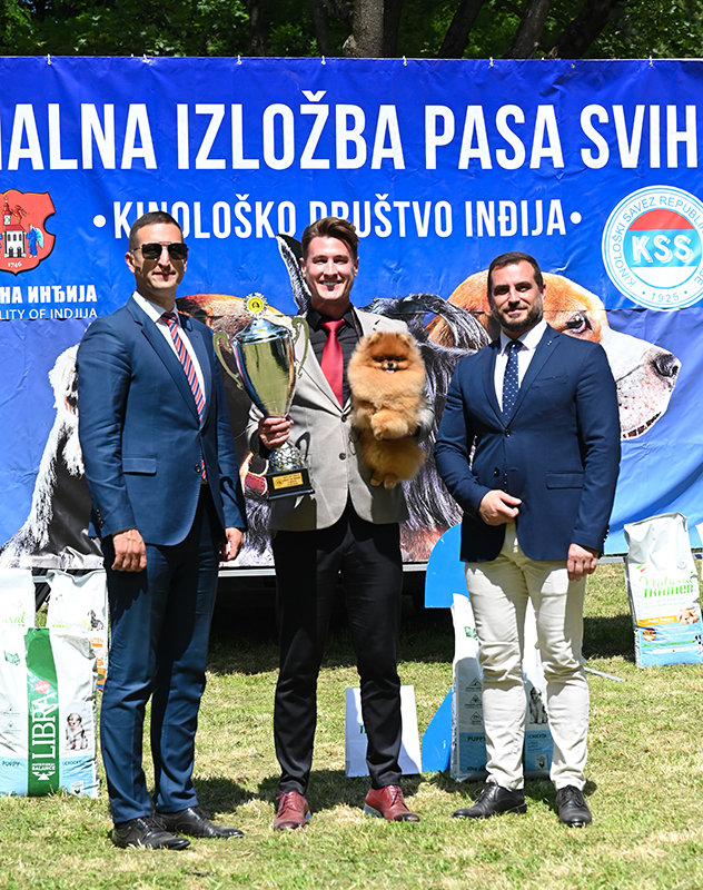 Facetune_07-06-2025-21-21-06